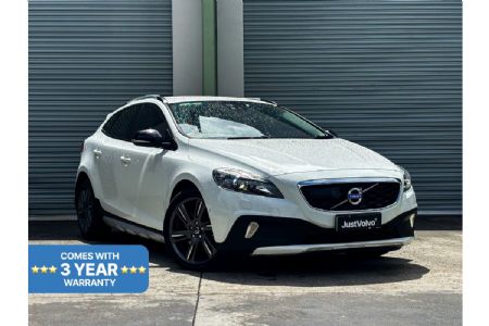 V40 D4 Luxury Cross Country White