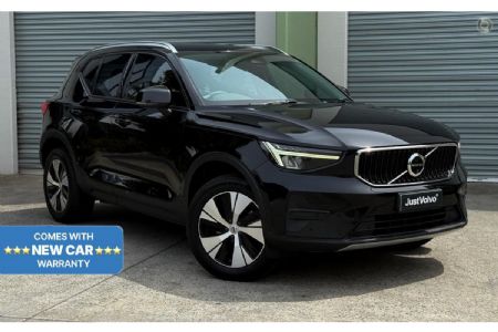 XC40 B4 Plus MY23 in Black