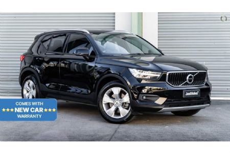 XC40 T4 Momentum MY22 in Black